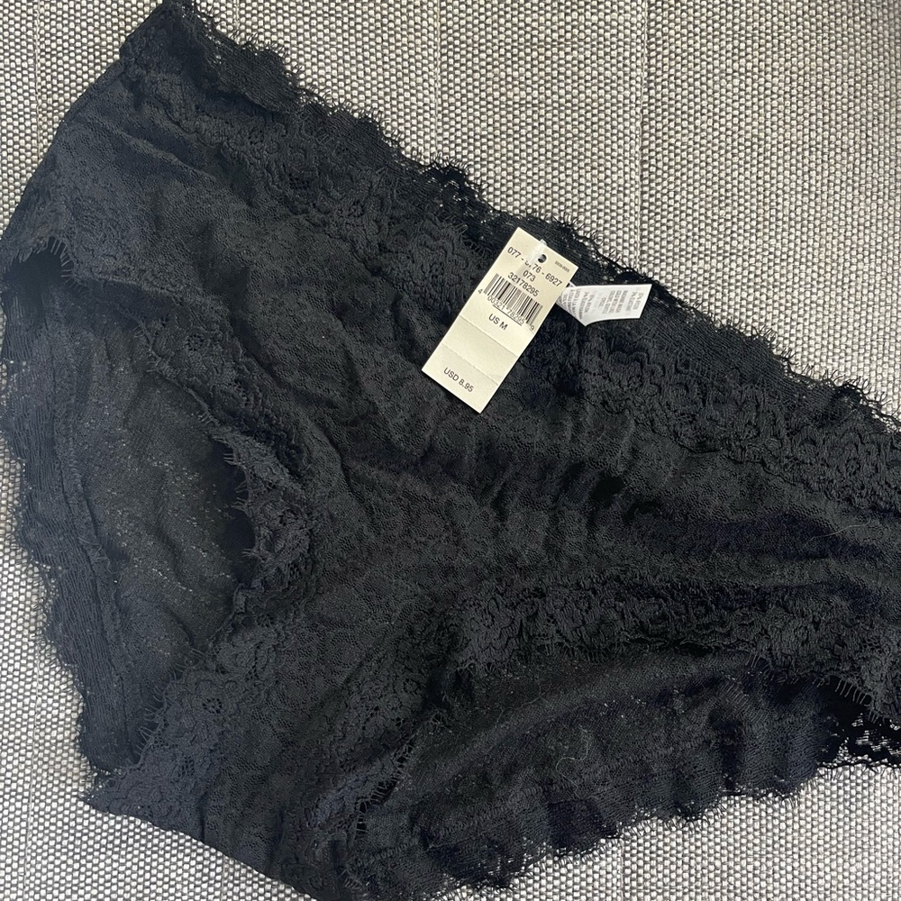 NEW WITH TAGS - Aerie Black Lace Bikini Panties - Size Medium